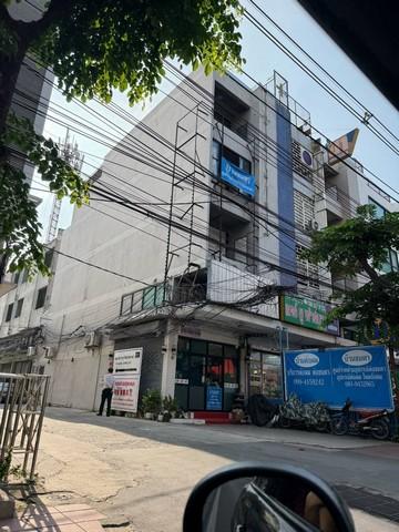 อาคาร4ชั้นติดถนนใหญ่บรมราชชนนีปากซอยบรม17 ใกล้เซนทรัลปิ่นเกล้า300เมตร 1