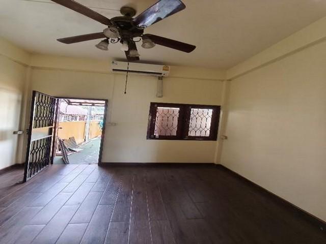 PB5893ให้เช่า อาคารพาณิชย์ 2 ชั้นครึ่ง ย่านเมืองเก่าเขตพระนคร สามเสน ซอยวัดตรีทศเทพ ถนนประชาธิปไตย 9