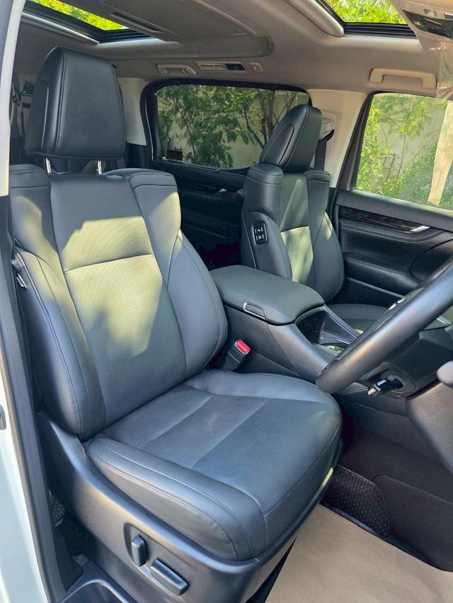 Toyota ALPHARD SC สีขาว ปี 2022 ไมล์ 30,000 กม.  8