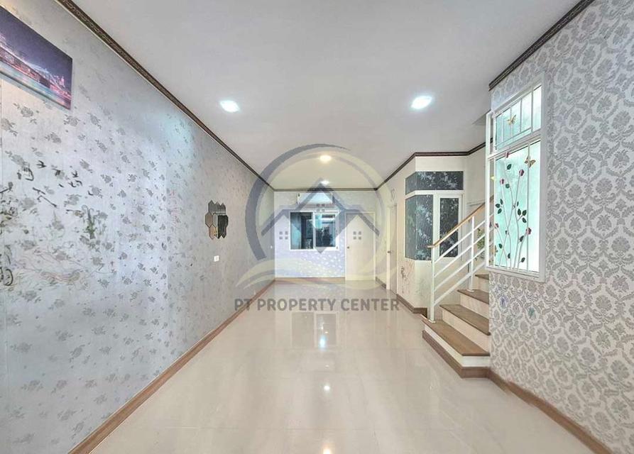 ทาวน์โฮม 2 ชั้น ต่อเติมระเบียง ราคาสุดพิเศษ : โครงการโกลเด้นทาวน์ รามคำแหง-วงแหวน 5