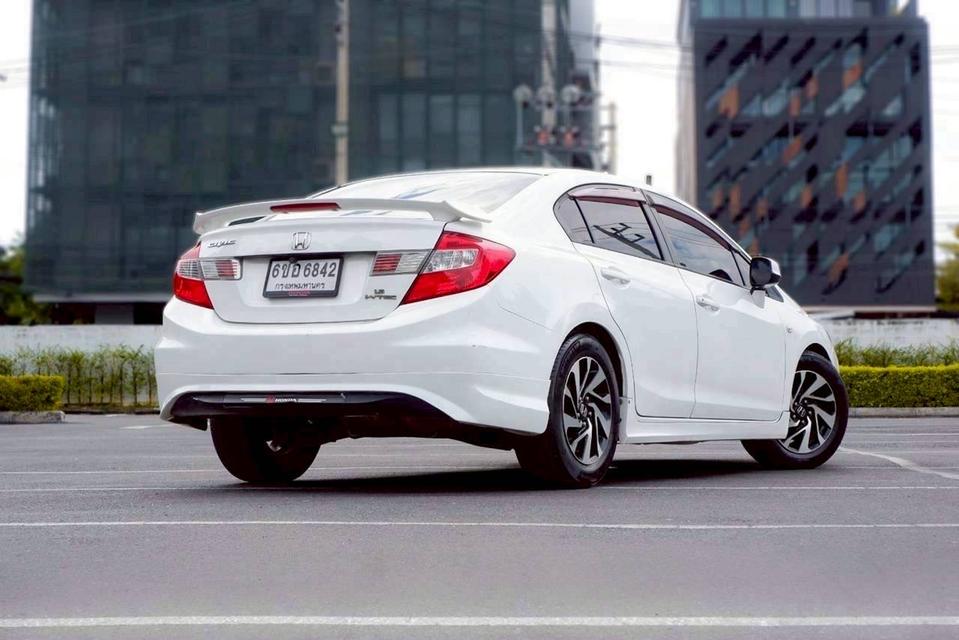 รหัสรถ QT6842 Honda Civic FB 1.8 S เกียร์ Auto สีขาว ปี2013