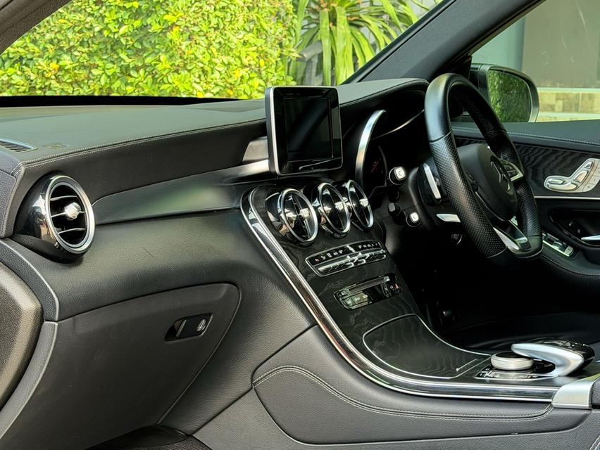 2019 BENZ GLC250D AMG รถมือเดียวออกป้ายแดง วิ่งน้อย เข้าศูนย์ทุกระยะ รถไม่เคยมีอุบัติเหตุครับ รูปที่ 12