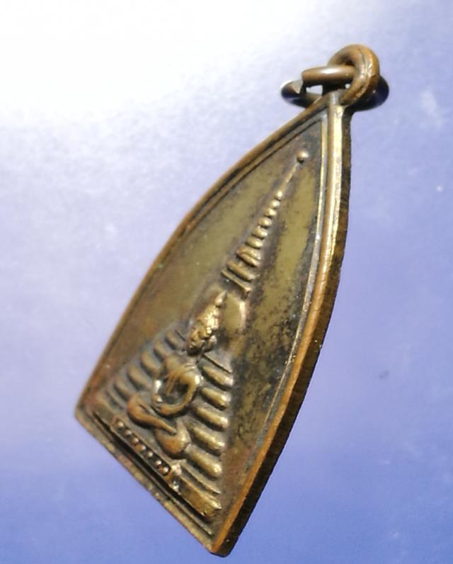 เหรียญพระพุทธซ้อนเจดีย์ วัดหน้าพระธาตุ เนื้อกะไหล่ทอง อายุเหรียญ55ปี 4