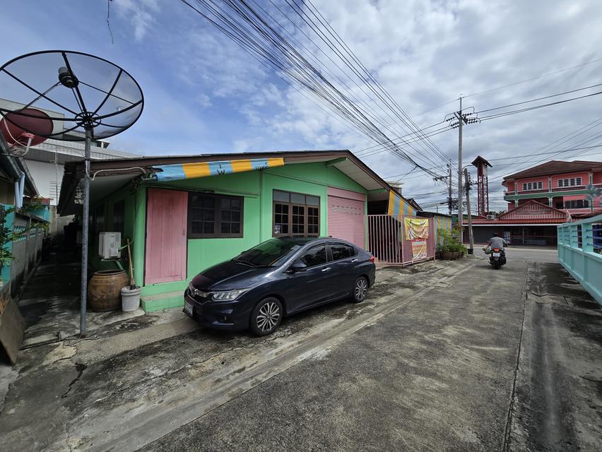 ห้องแถวพร้อมบ้านติดถนน 5