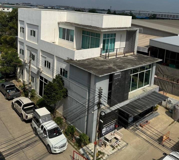 ขาย–เช่า โฮมออฟฟิศ 3 ชั้น นิคมอมตะนคร ชลบุรี พร้อมอุปกรณ์สำนักงานครบครัน จอดรถได้จุใจกว่า 15 คัน 1