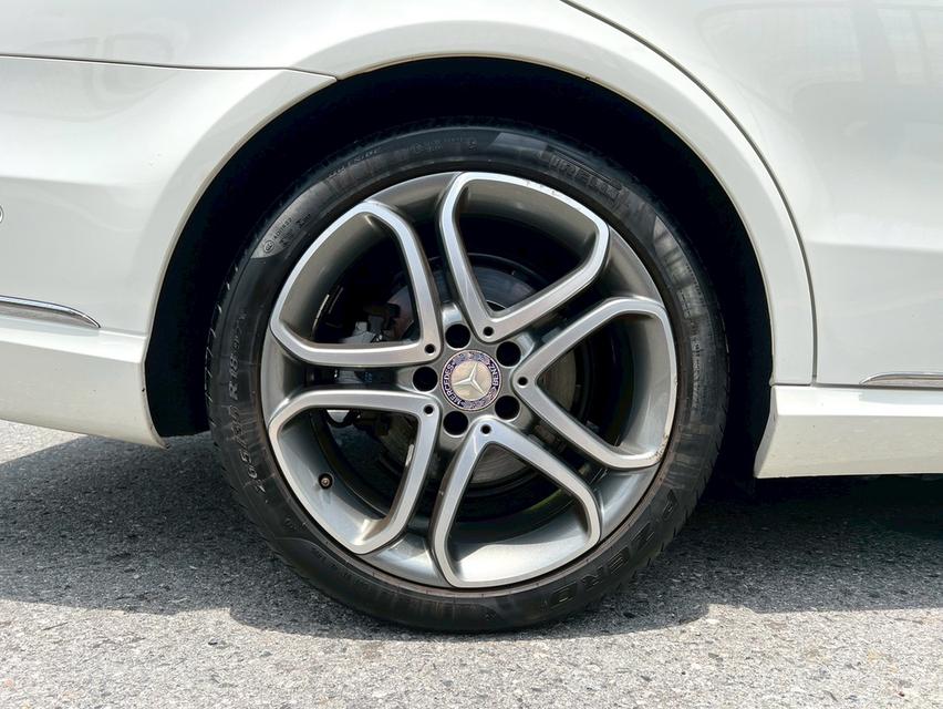Benz E200 ปี2015 จด2017 รถบ้าน มือเดียว ไม่เคยชน ไม่เคยทำสี  ตะเข็บเดิมทั้งคัน 11