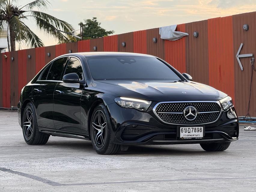 Mercedes-Benz E220d AMG Lineปี 2024 สีดำ เลขไมล์ 30,000 กม.💰ราคา 2,750,000 บาท📍Warranty: หมด 30/08/2027 รูปที่ 2