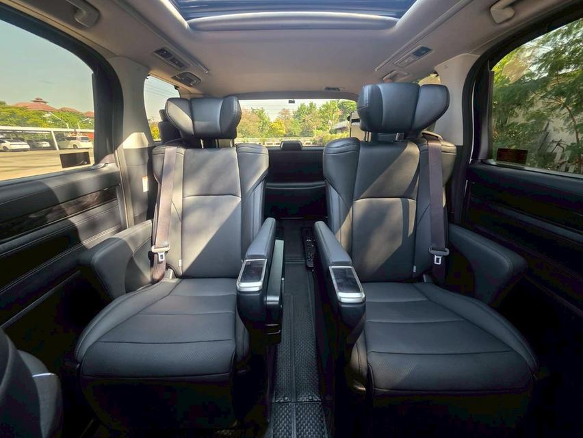 Toyota ALPHARD SC สีขาว ปี 2022 ไมล์ 30,000 กม.  13