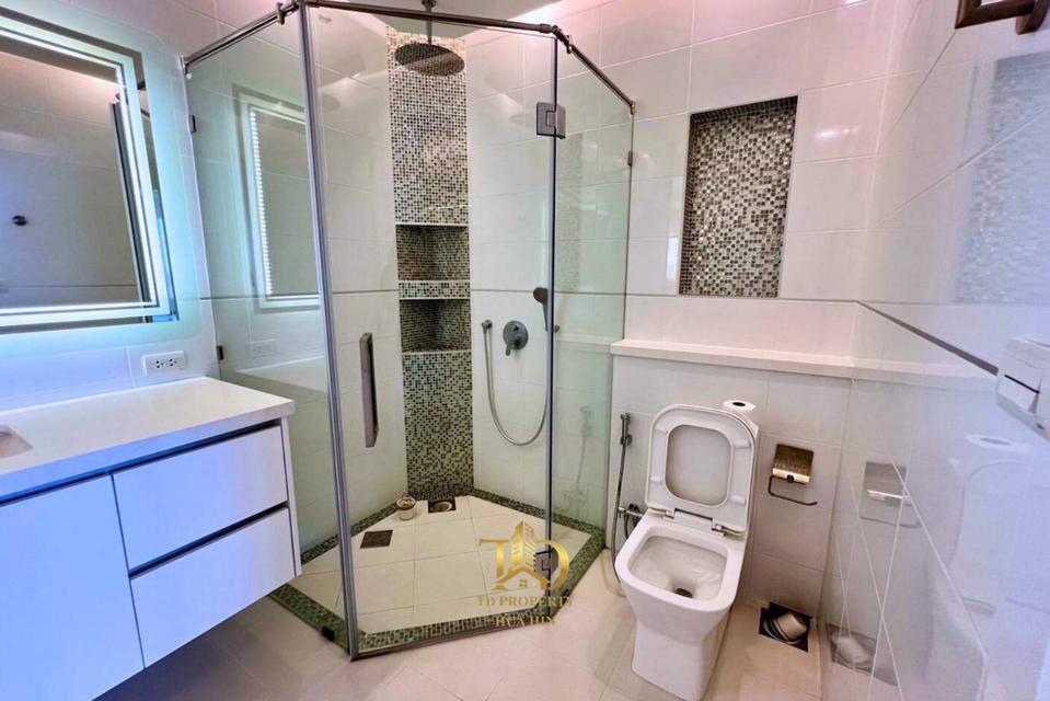 FOR RENT  3 Bedrooms 3 Bathrooms 14