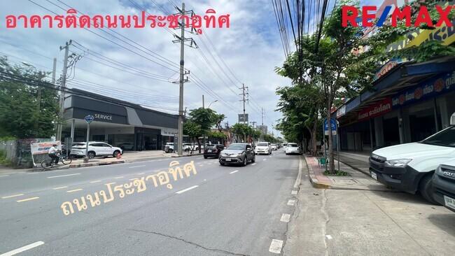 ขายที่ดิน ริมถนนประชาอุทิศ พร้อมตึก 2 ชั้น 125 ตร.ว. พร้อมที่จอดรถ สำนักงานครบ 4
