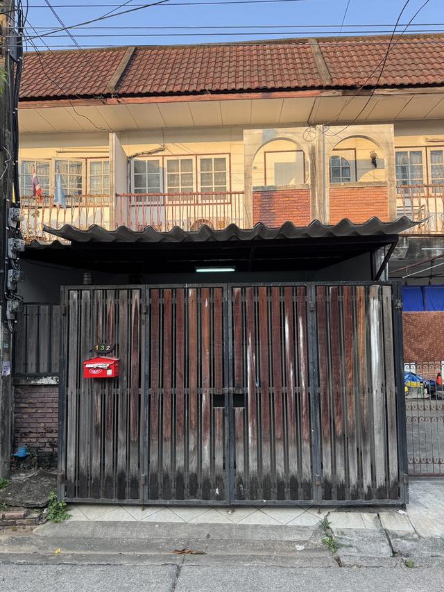 บ้านทาวน์เฮาส์ ลาดปลาเค้าซอย 48 1