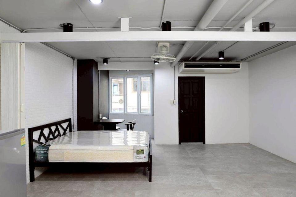 ขายคอนโด ชั้น 5 15 สูท ( 15 Suites Condo ) ย่านสุขุมวิท 15 1 ห้องนอน 1 ห้องน้ำ ติดMRT เพชรบุรี  2