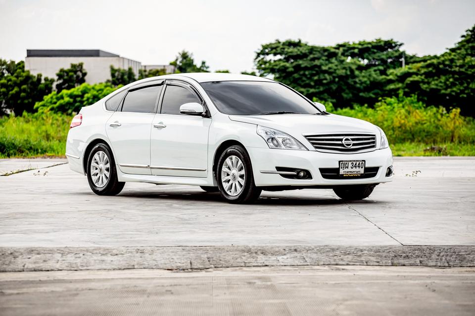 Nissan Teana 200XL สีขาว ปี 2011 ภายในดำ