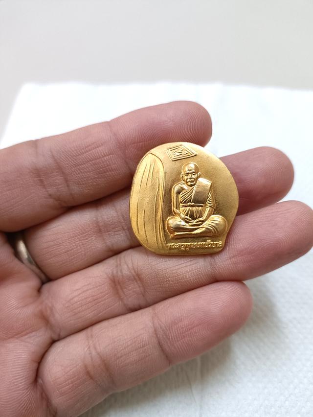 เหรียญหลวงพ่อนัง วัดพลวง เขาคิชฌกูฏ จันทบุรี ปี2556 รุ่นสร้างมหาวิหาร เนื้อกะไหล่ทอง (