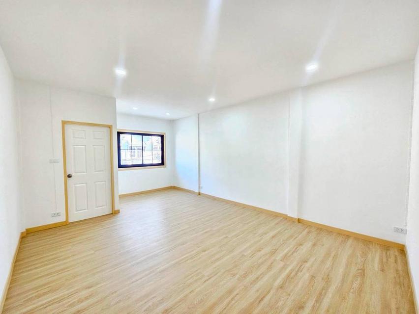 หมู่บ้านบัวทองธานี ฝั่งตรงข้ามสมบัติบุรี 17