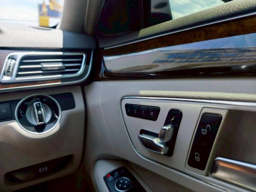 ✨ 2013 #BENZ #E200 SEDAN สีดำสุดหรู  13