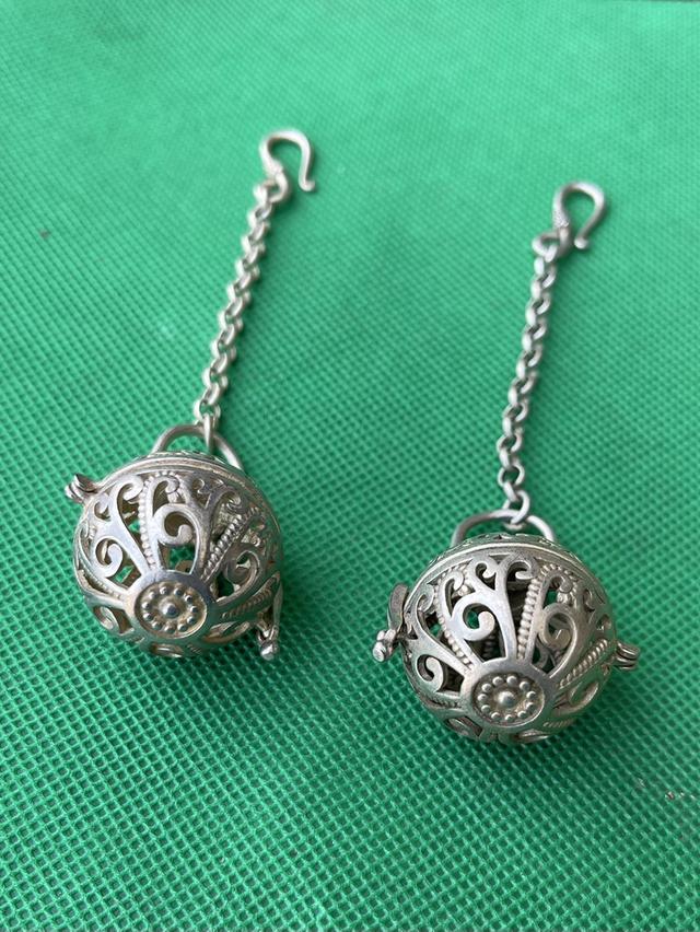 ตลับเงินใส่ลูกอมชานหมาก ตลับใส่วัตถุมงคล เนื้อเงิน ลายฉลุ พร้อมสายเหน็บ