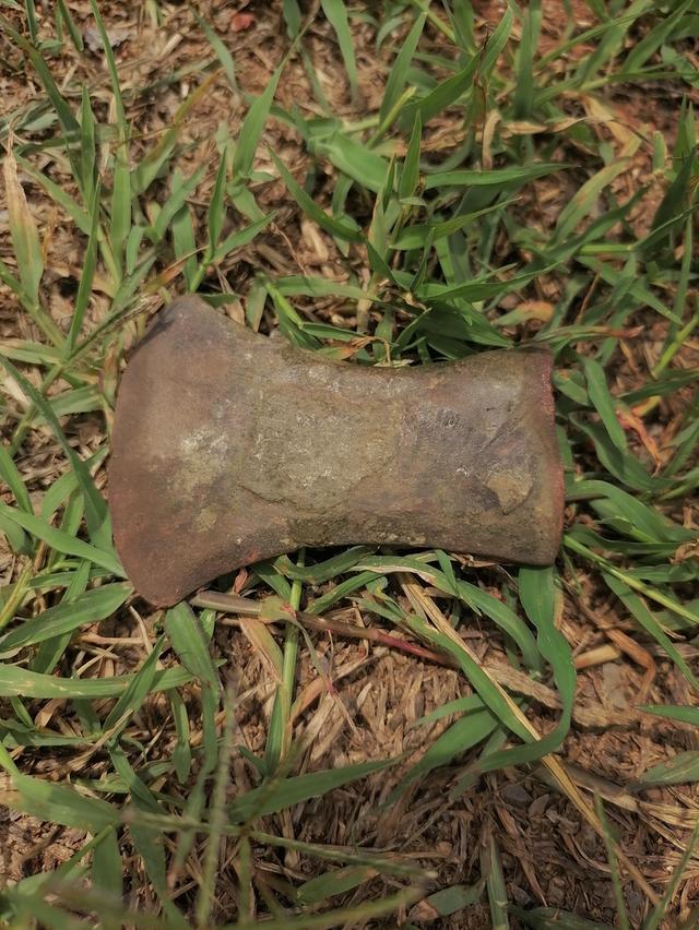 ขวานบ้องเนื้อทองแดงอายุ3000-4000ปี รูปที่ 3