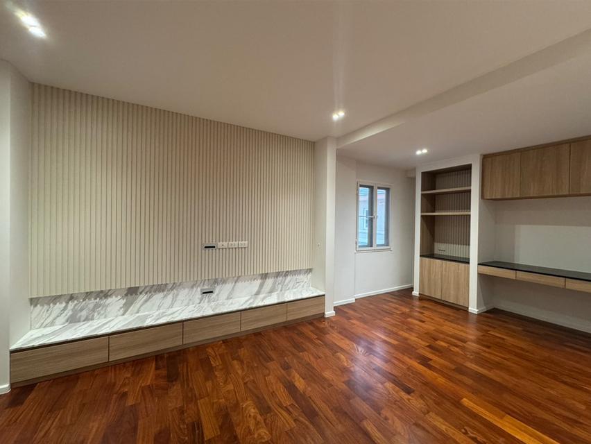 โครงการ ลดาวัลย์ สุขุมวิท 103 บ้านเดี่ยวแปลงมุม 143 ตารางวา 5 นอน 5 น้ำ ตกแต่งบิ้วท์อินทั้งหลัง 6