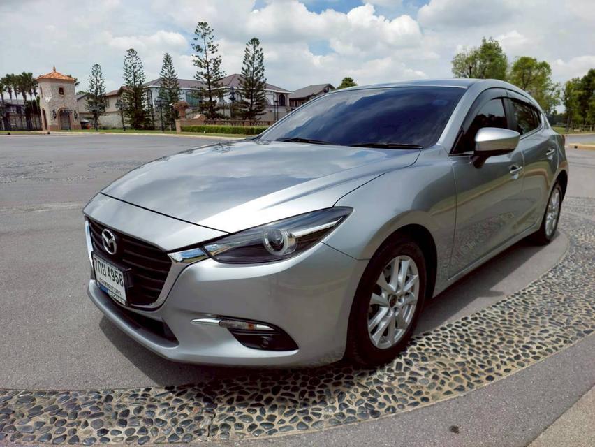 Mazda 3 2.0 C Hatchback ปี 2018 สีบรอน