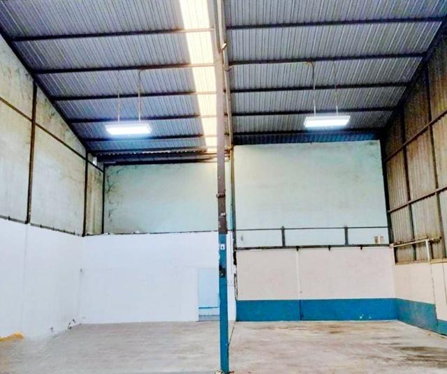 สนามกอล์ฟธัญญะ 1.5กม. เลียบมอเตอร์เวย์ฝั่งตะวันตก รร.วัดปัญจทายิกาวาส 1.2 กม. ให้เช่าโกดัง 250 ตร.ม. อบต.บึงคำพร้อย 3.4 4