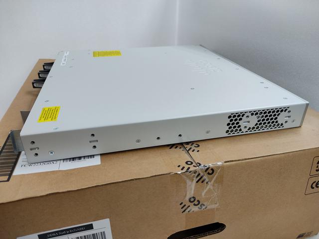 CISCO C9300-24P-E สินค้ามือหนึ่ง Open Box ประกันจากผู้ขาย 1 ปี 2