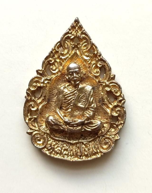 (0)เหรียญลายฉลุพิมพ์หยดน้ำ เนื้อกะไหล่ทอง รุ่นมงคลศิลาฤกษ์ หลวงปู่ทิม วัดละหารไร่ ระยอง ปี 37