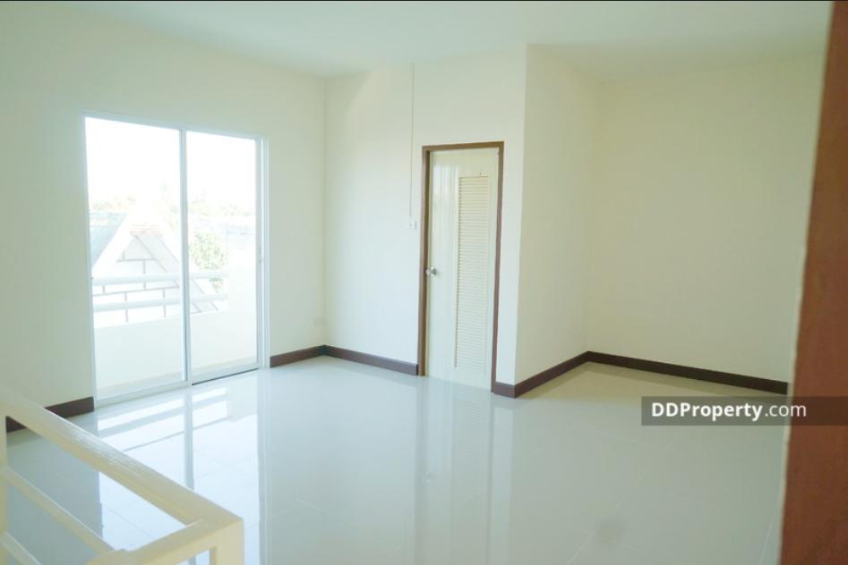 ขายทาวน์เฮ้าส์ 3 ชั้น ทำเลดี ใกล้ BTS/MRT บางหว้า (บางแวก 69 แยก 3) หน้ากว้าง 6 เมตร จอดรถได้ 2 คัน พร้อมเข้าอยู่ 3