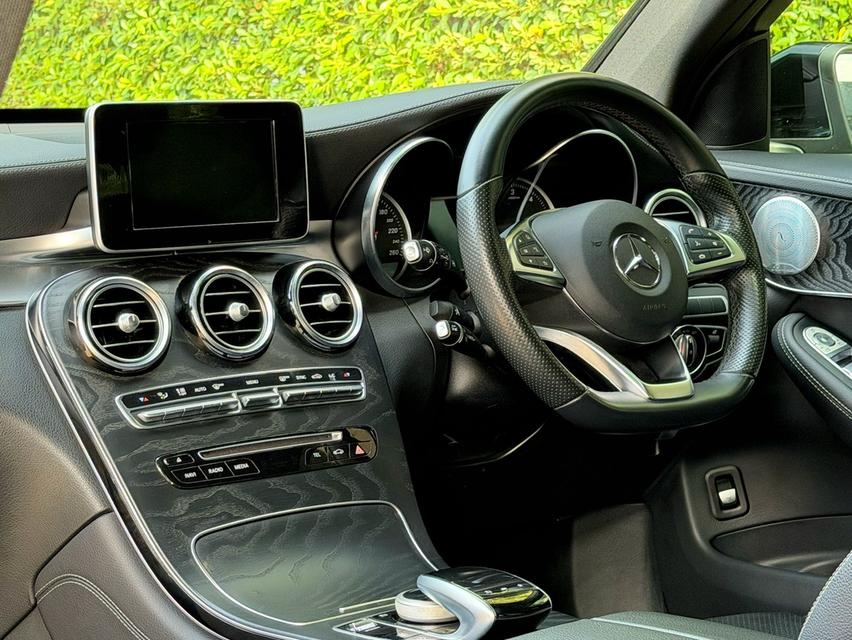 2019 BENZ GLC250D AMG รถมือเดียวออกป้ายแดง วิ่งน้อย เข้าศูนย์ทุกระยะ รถไม่เคยมีอุบัติเหตุครับ รูปที่ 11