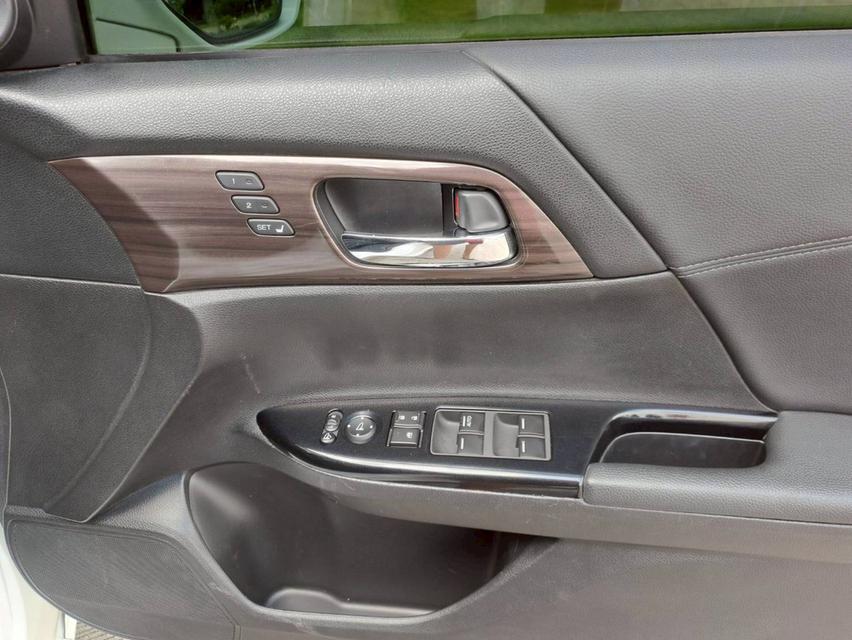 HONDA ACCORD 2.0 HYBRID ปี2016 สีขาว 9