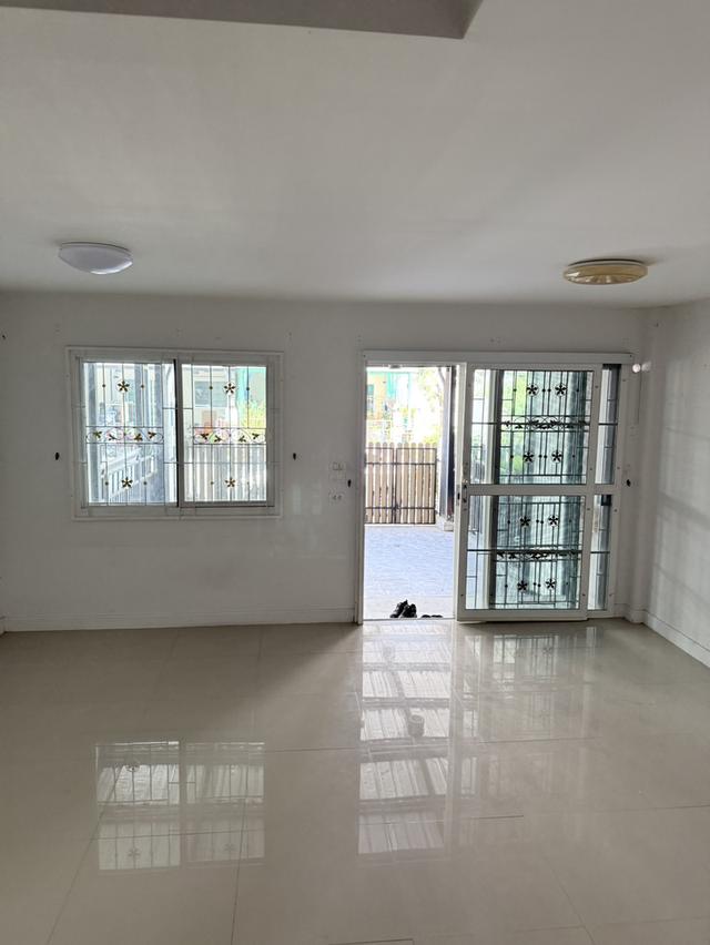 ทาวน์โฮมโครงการโนโววิลล์ (ศุภาลัย) ลำลูกกาคลอง 2 ราคาขาย 1.59 ลบ. ลดราคาเหลือ 1.29 ลบ. 2