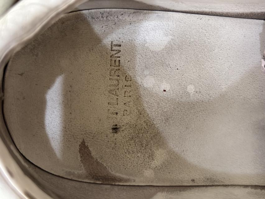 Saint Laurent Leather Sneakers  Size 38-39 รุ่น Andy  ของแท้แน่นอน100%  มีรอยตามรูปภาพ หนังแท้ กัดนิดหน่อย  ปล่อย 1500 รูปที่ 5