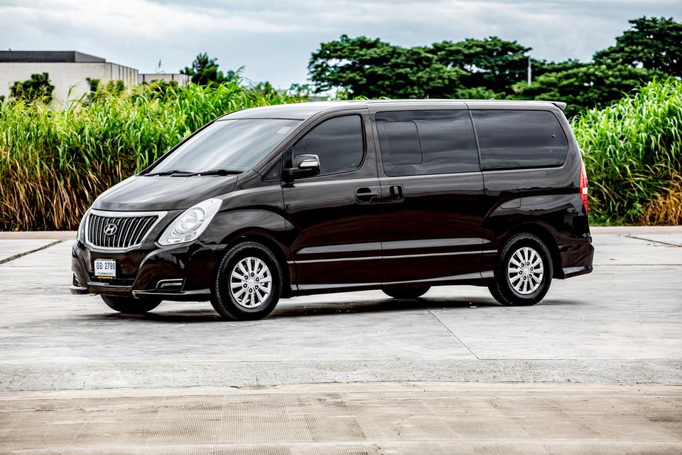 Hyundai H-1 ELITE 2.5 ดีเซล ปี 2016 สีดำ มือเดียวป้ายแดง  10