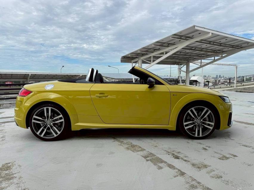 Audi TT 45 TFSI Final Icon Black Convertibleปี 2023 ไมล์ 3,xxx kmราคา 2,390,000 บาท รูปย่อยที่ 2