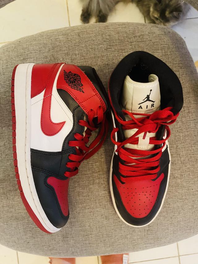 Nike air jordan 1mid มือสองสภาพเหมือนใหม่