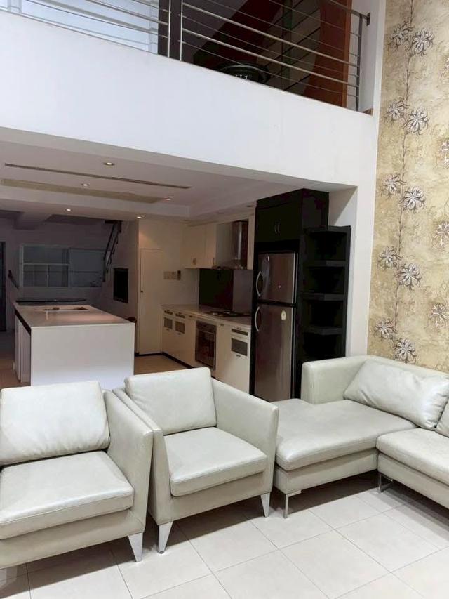 อาคารพาณิชย์ 2 ห้องที่ ตีทะลุกัน 4