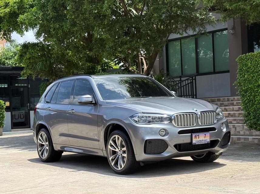 2017 BMW X5 MSPORT รถมือเดียวออกป้ายแดง สภาพป้ายแดง รถวิ่งน้อยเพียง 40,000 กม เข้าศูนย์ทุกระยะ รถไม่เคยมีอุบัติเหตุครับ