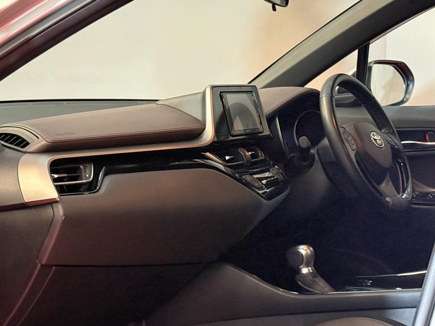 2019 TOYOTA CHR 1.8 MID รุ่น TOP เบนซิน รถมือเดียวออกป้ายแดง รถวิ่งน้อย สภาพป้ายแดง รถไม่เคยมีอุบัติเหตุครับ รูปที่ 11