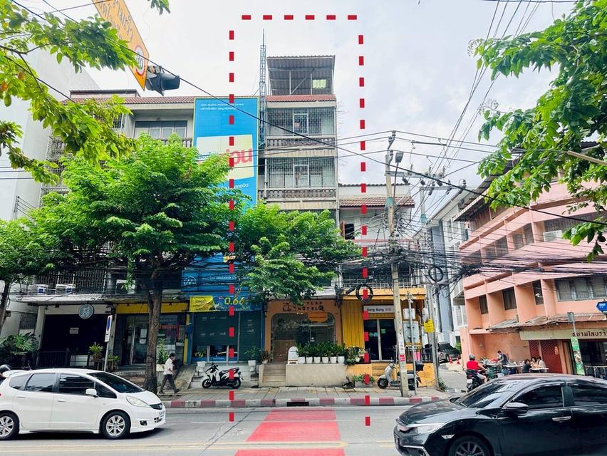 ขายอาคารพานิชย์ 4.5 ชั้น เนื้อที่ 16.6 ตรว. รีโนเวทภายในแล้ว ริมถนนอ่อนนุช 8 ( สุขุมวิท 77 ) 3