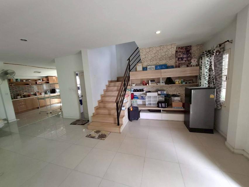 บ้านหลังมุม 50.1 ตร.วา ในศรีราชา เพียง 3.15 ล้าน มีสนามหญ้าข้างบ้าน จอดรถ 2 คัน 8