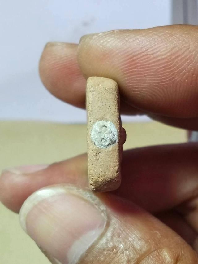 พระผงหลวงพ่อปาน พิมพ์หนุมานแบกแท่น 3 ชั้น 3