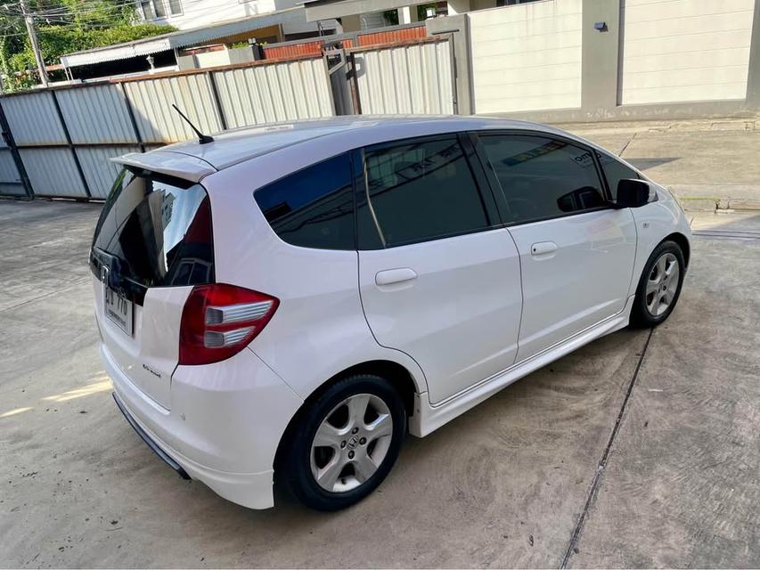 Honda Jazz เป็นตัวพิเศษ Wise Eidition ตัว V 4