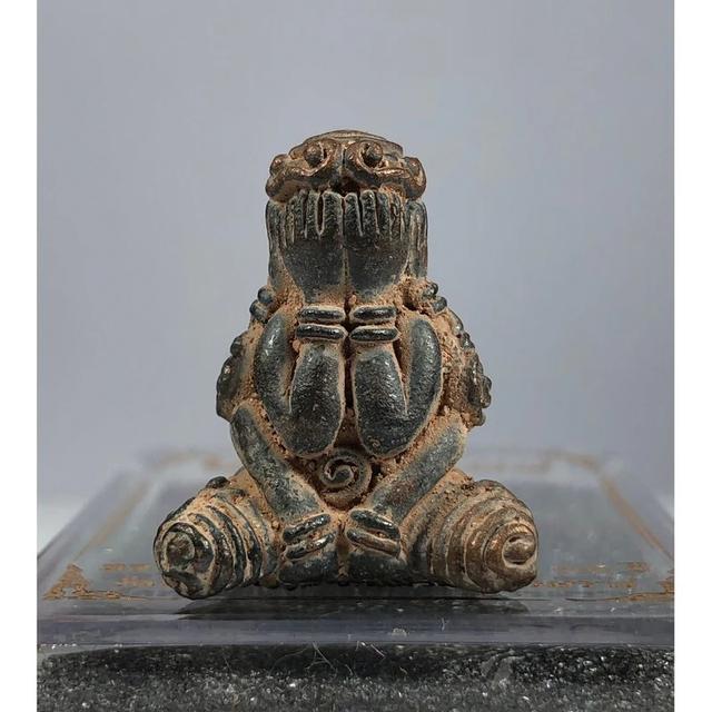 🙈🛡️ Supreme Ultimate Blind Guardian Amulet – Phra Pidta Maha Utmo Edition for Invincible Protection & Prestige Power