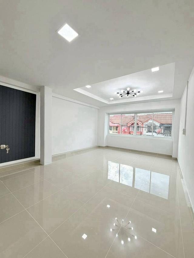 หมู่บ้านบางใหญ่ซิตี้  ตรงข้ามเซ็นทรัลเวสเกต ทาวน์เฮาส์ 2 ชั้น ตกแต่งใหม่ อยู่หลังตลาดบางใหญ่ทำเลใกล้รถไฟฟ้าสายสีม่วง ฝั่งตรงข้ามเซ็นทรัลเวสเกต 15