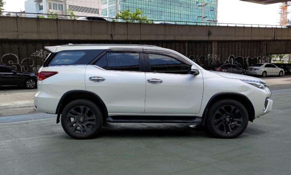 Toyota Fortuner 2.4v 2wd ปี 2017  3