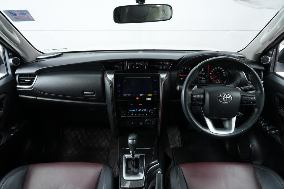 2016 TOYOTA FORTUNER 2.8 TRD Sportivo 4WD  สีขาว ไมล์ 137087 กม. 9
