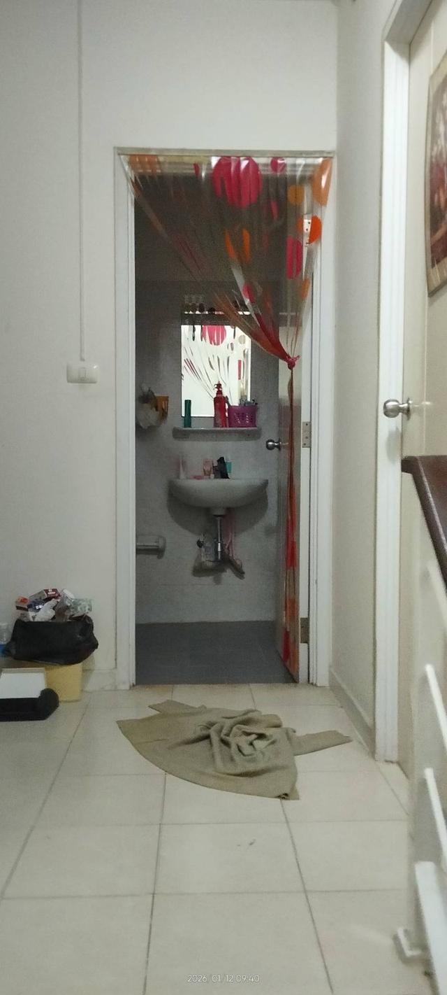 ขายด่วนขายขาดทุน ขายบ้านทาวเฮ้า 3ห้อง 2น้ำ แถมมอเตอร์ไซต์ 5