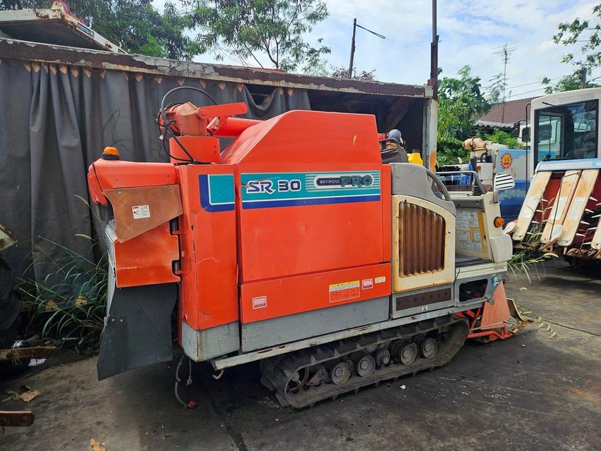 ขายรถเกี่ยวข้าวเล็ก Kubota SR30 2