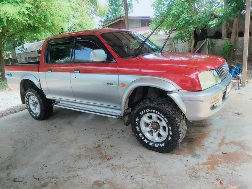 Mitsubishi Strada Grandis สีแดง 3