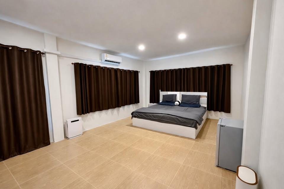 ให้เช่าบ้านเดี่ยวสองชั้น 3 ห้องนอน 3 ห้องน้ำ 1 ห้องครัว 2 ที่จอดรถ ขนาดที่ดิน 41 ตรว. พื้นที่ใชเสอย 190 ตรม. ราคา 20,000 บาท / เดือน ****อน 3